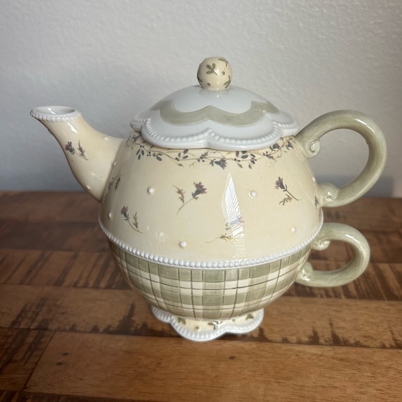 Devonshire Place Teapot Floral Design Porcelain Teaware Vintage Lovely 2 pieces - Picture 2 of 4